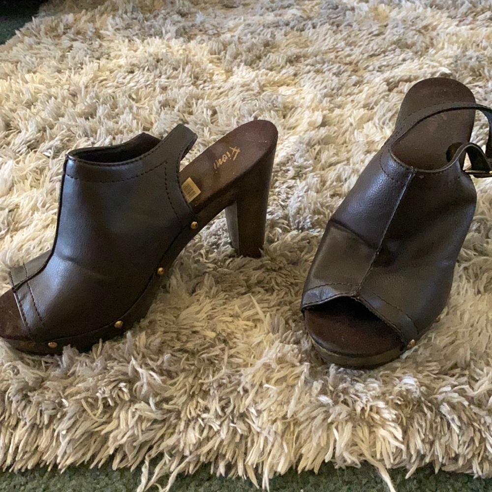 Peep toe heels